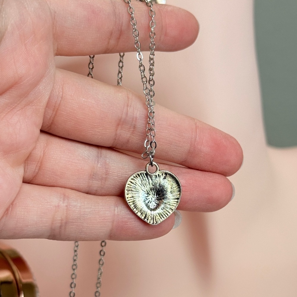 ⚜️ Silver Heart Pendant Necklace with Blue Accent - Picture 8 of 9
